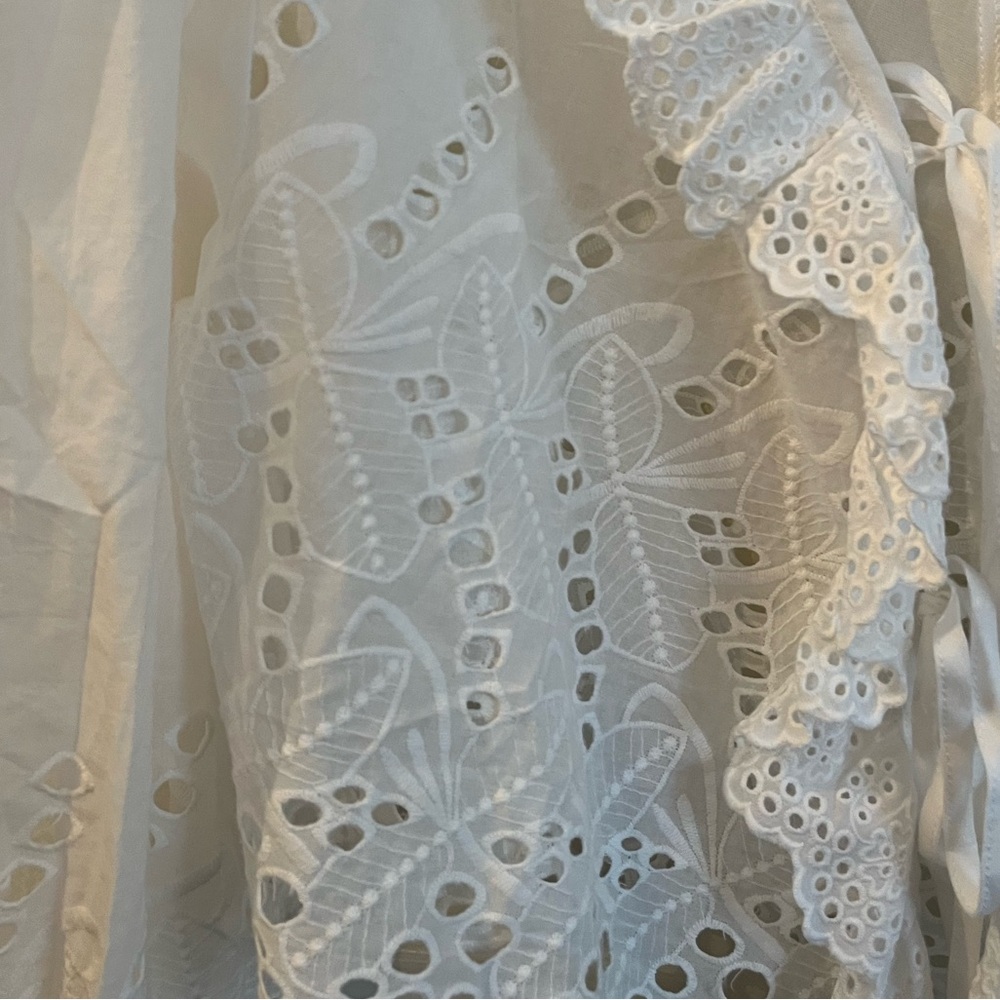 💖Elegant White Eyelet Tie Blouse💖 - Picture 7 of 15